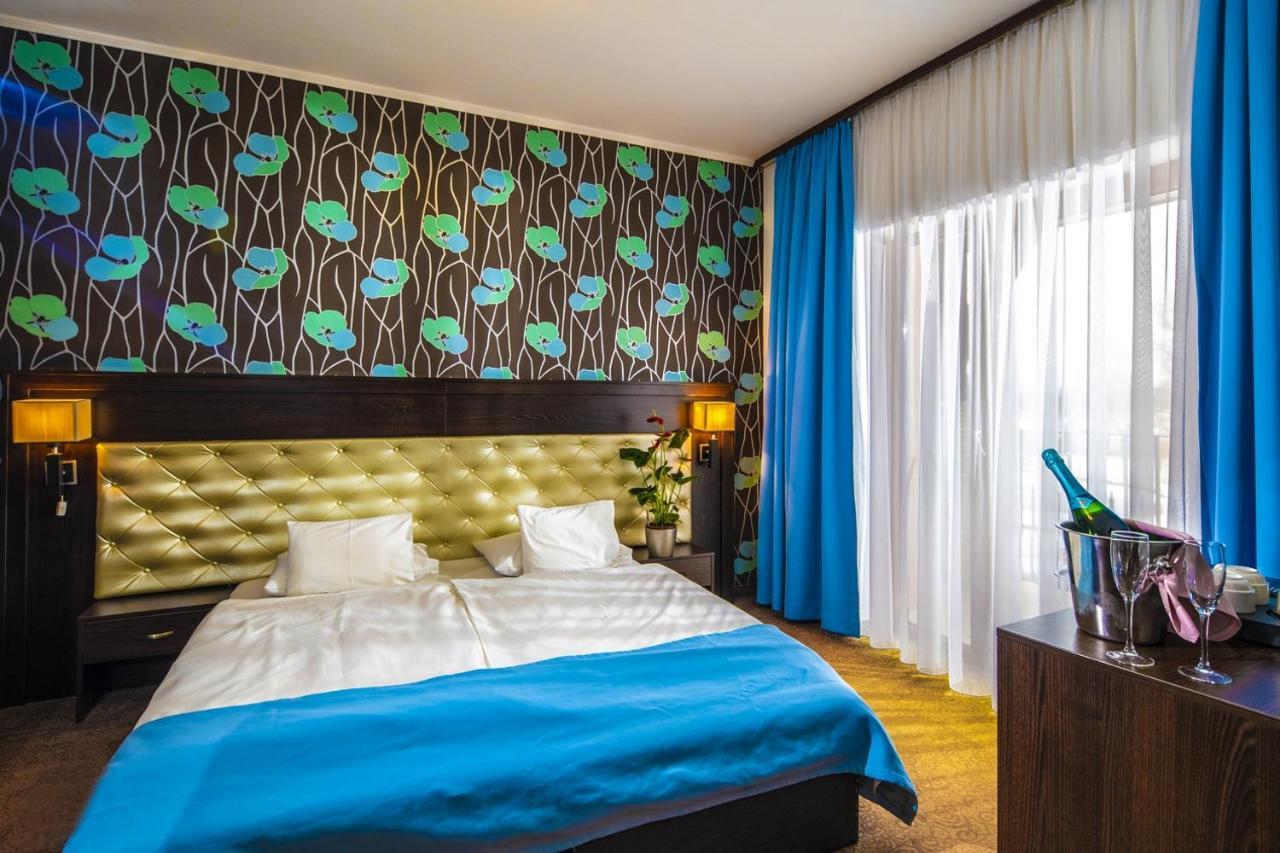 Session Hotel Rackeve Bagian luar foto