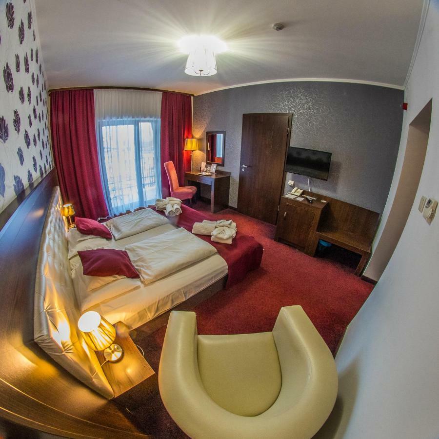 Session Hotel Rackeve Bagian luar foto